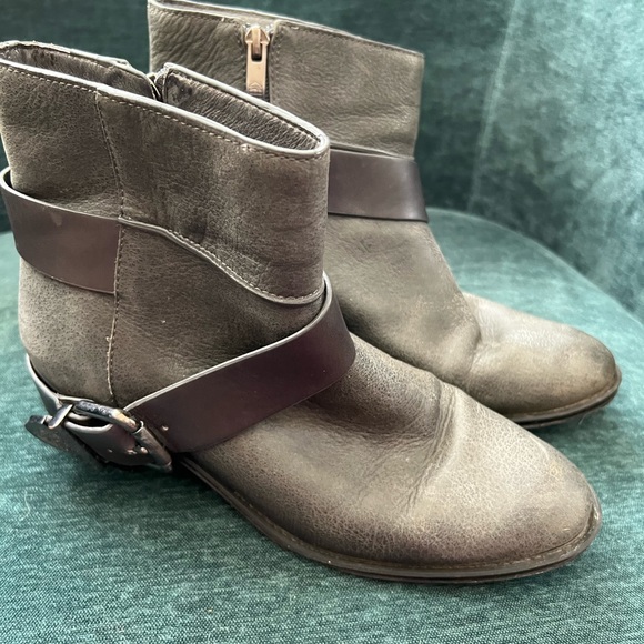 Vince Camuto 8 Moto Leather Ankle Booties Grey Buckles Romeo Boot shoes - Picture 8 of 14